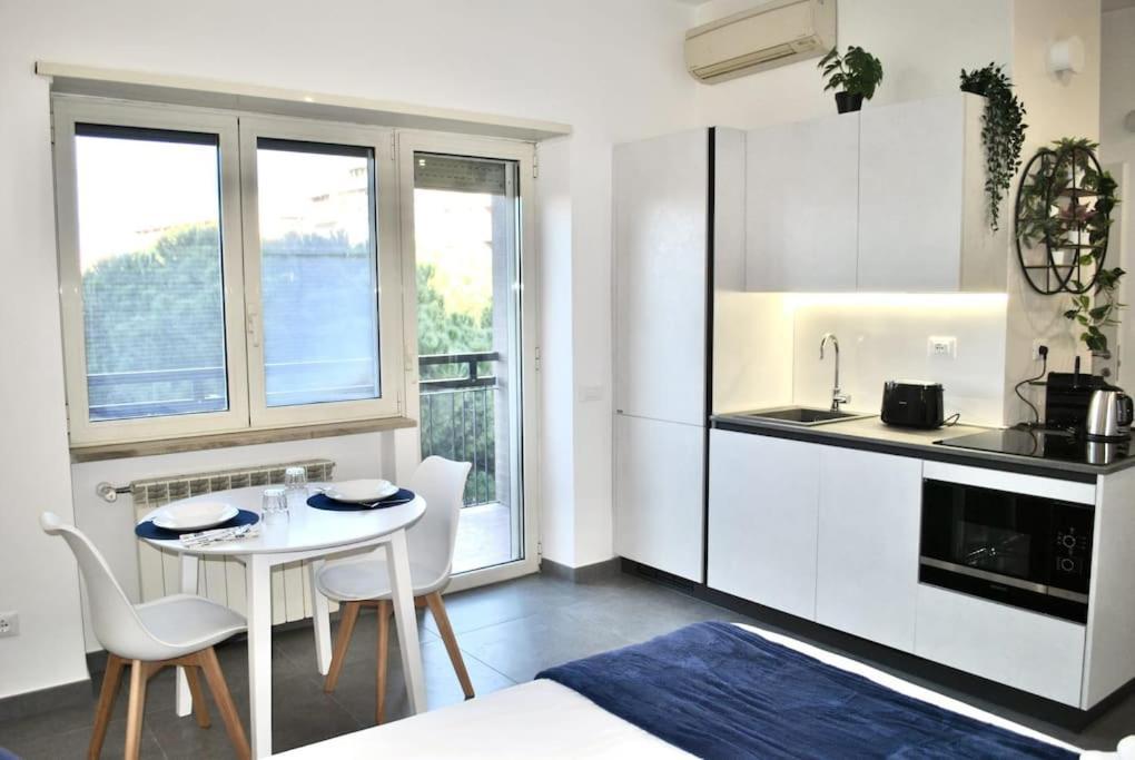 White Mary House For Two People Rom